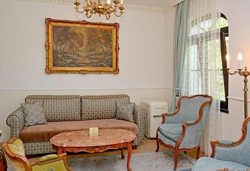 발코니가 있는 스위트, Royal