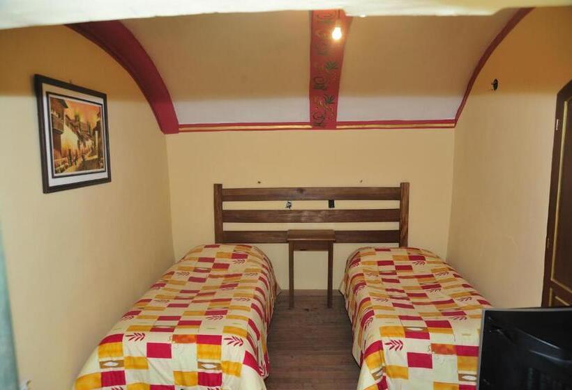 Quarto Estandar Individual Banheiro Compartilhado, Casona Potosi