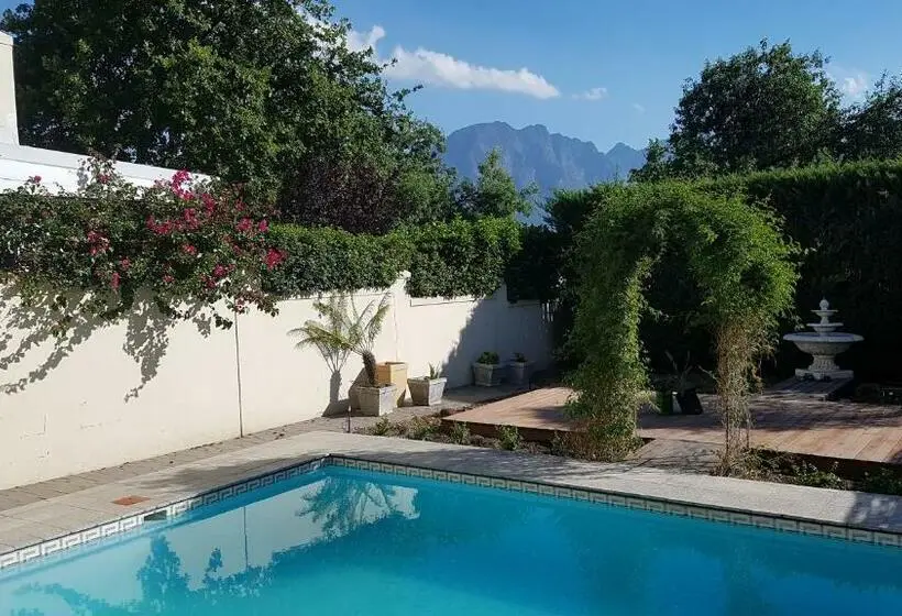 Talo 1 Makuuhuone, Franschhoek Village House