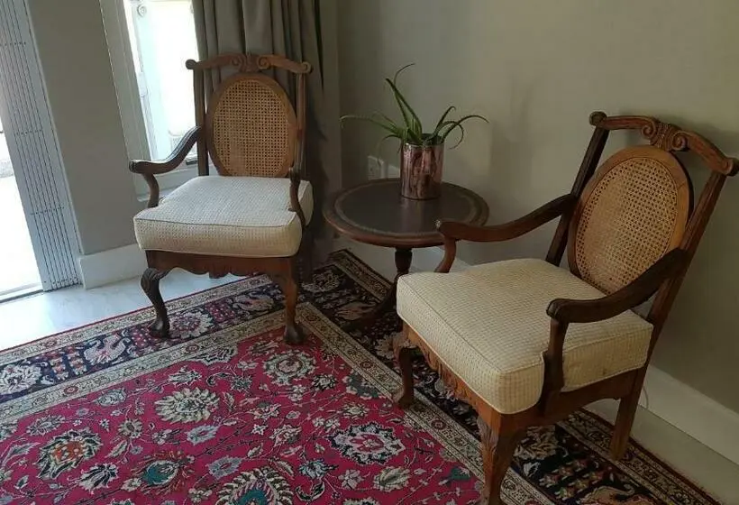 Talo 1 Makuuhuone, Franschhoek Village House