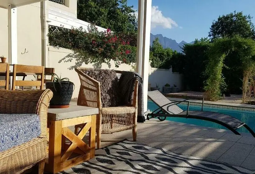 Talo 1 Makuuhuone, Franschhoek Village House