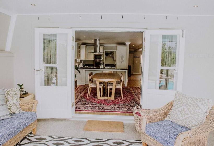 Дом 1 Спальня, Franschhoek Village House