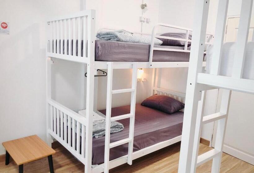 四人标准间, Room Story Hostel