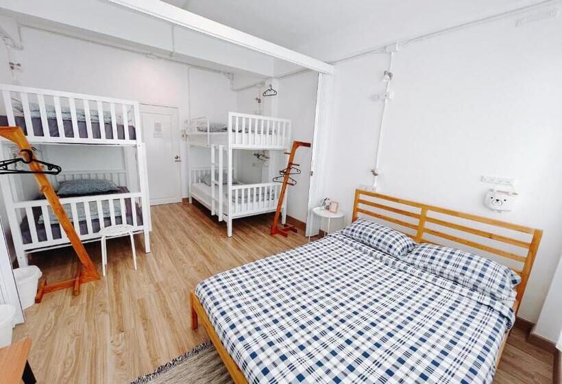 חדר סטנדרט לארבעה, Room Story Hostel