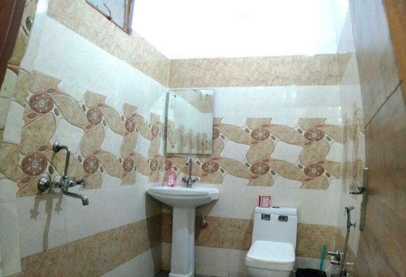 اتاق لوکس, Taj Street Hostel