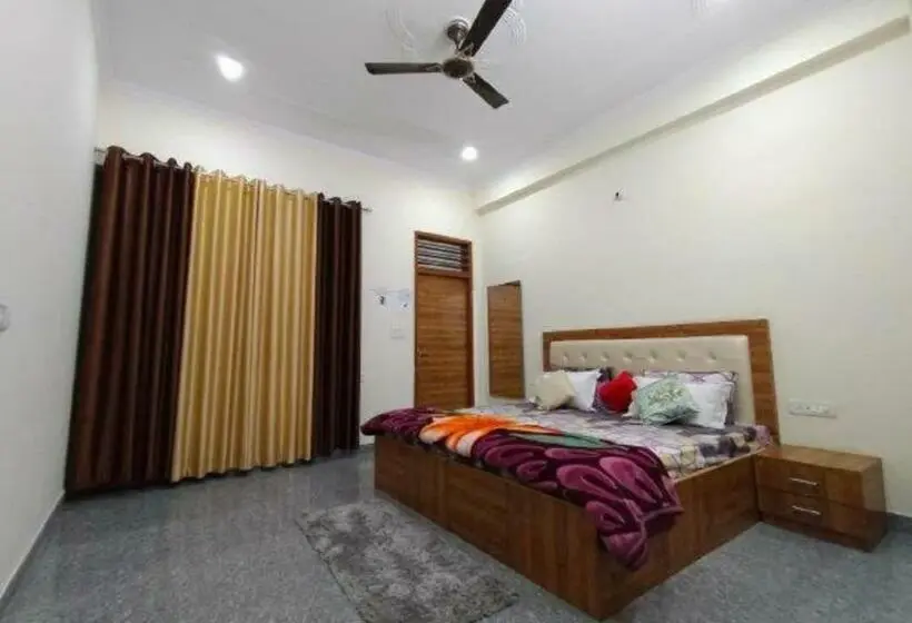 اتاق لوکس, Taj Street Hostel