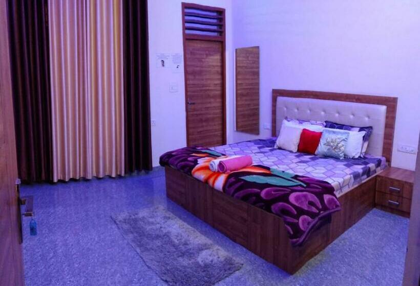 اتاق لوکس, Taj Street Hostel