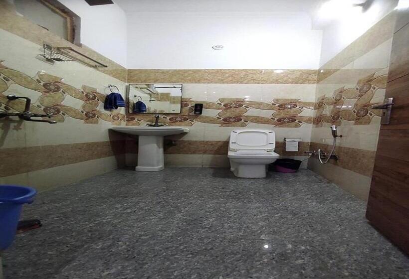 اتاق لوکس, Taj Street Hostel