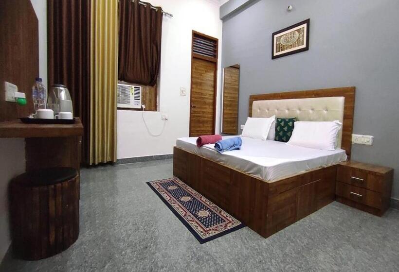 اتاق لوکس, Taj Street Hostel