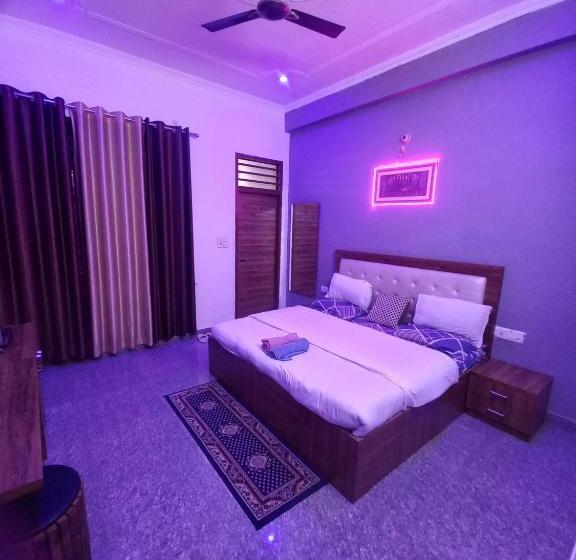 اتاق لوکس, Taj Street Hostel