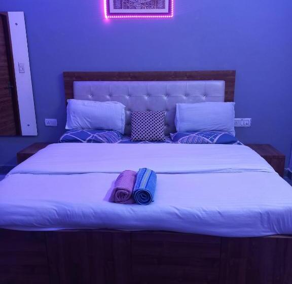 اتاق لوکس, Taj Street Hostel