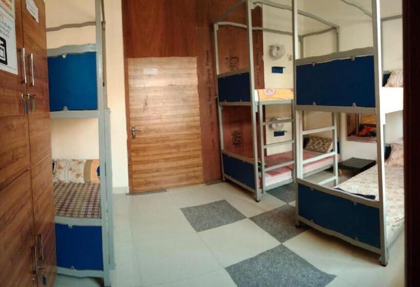 تختخواب در اتاق مشترک, Taj Street Hostel