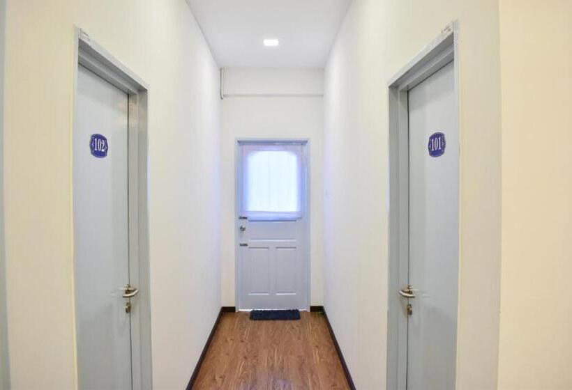 חדר משפחתי, Ocean House