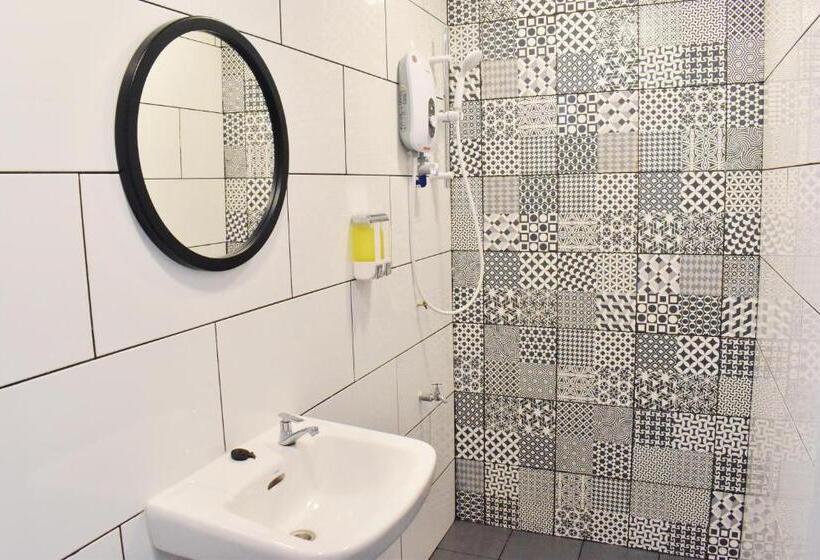 חדר משפחתי, Ocean House