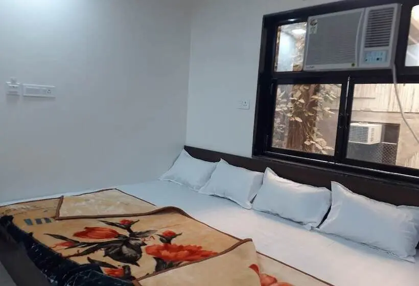 Chambre Quadruple Deluxe, Arzoo Palace