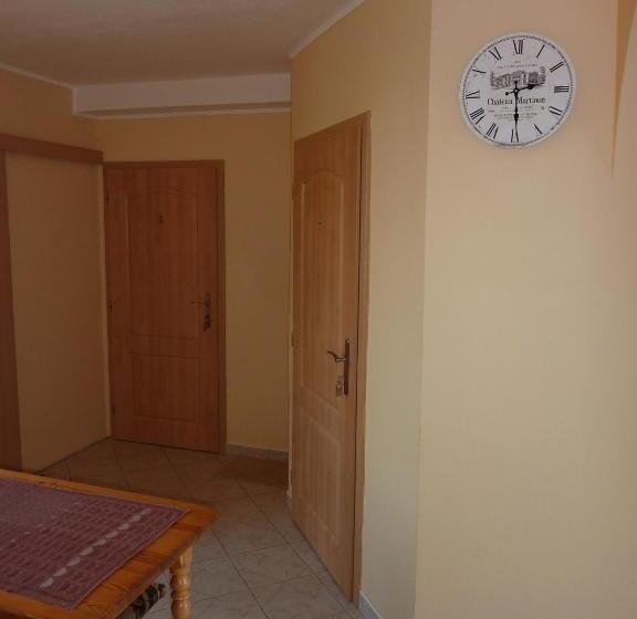 庭の見えるスタンダードトリプルルーム, Penzion čech