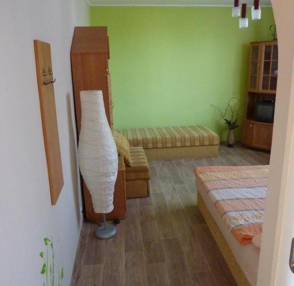 庭の見えるスタンダードトリプルルーム, Penzion čech