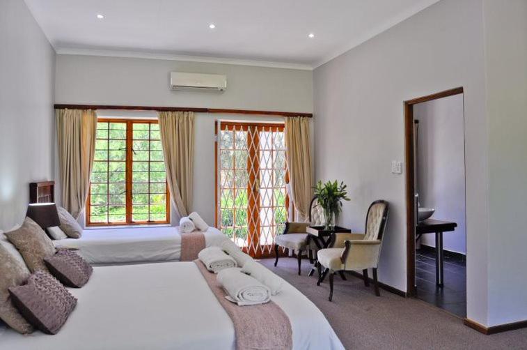 اتاق لوکس سه تخته, Thorntree Country Lodge