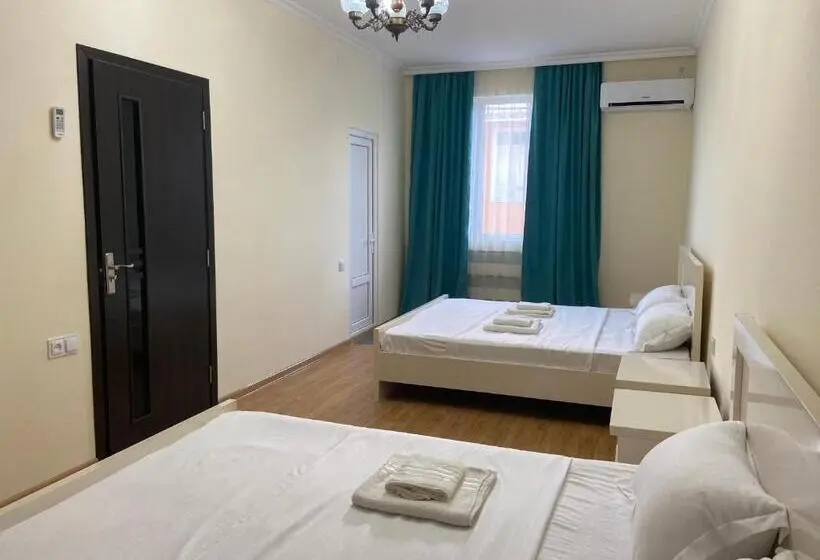 اتاق استاندارد چهار تخته, West House