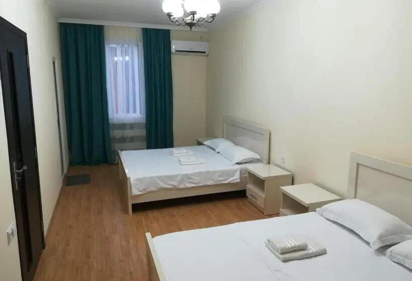 اتاق استاندارد چهار تخته, West House