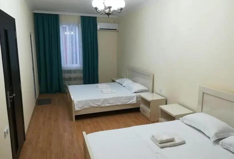 اتاق استاندارد چهار تخته, West House
