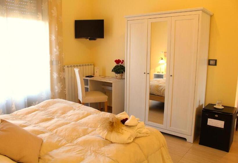 اتاق استاندارد سه نفره, B&b Eremes