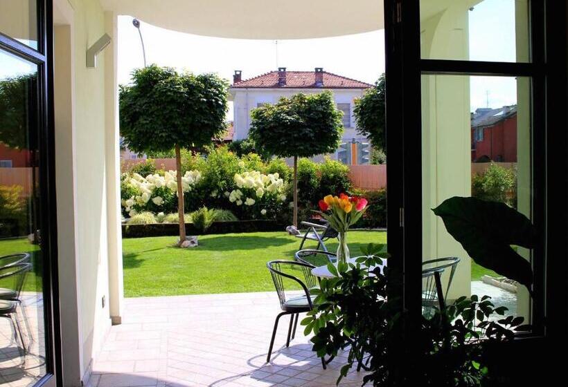 اتاق استاندارد چهار تخته, B&b Eremes