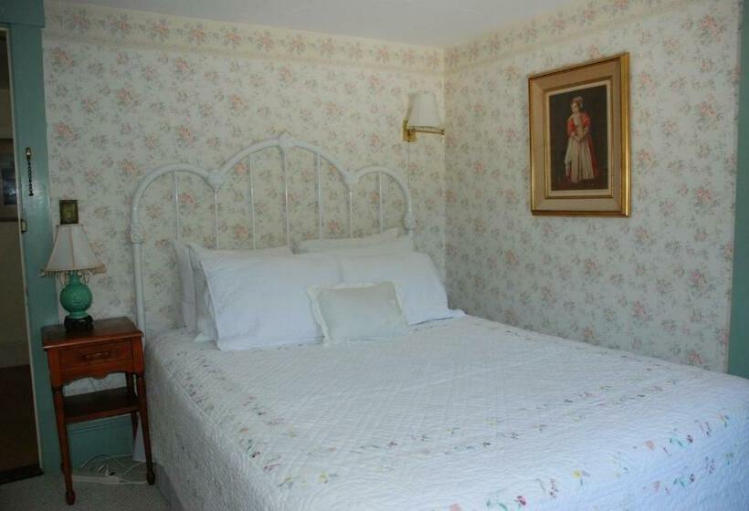 غرفة قياسية, Follansbee Inn