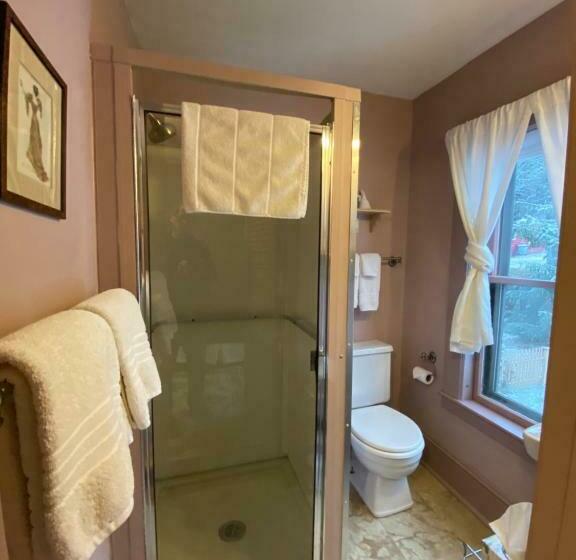 غرفة قياسية, Follansbee Inn