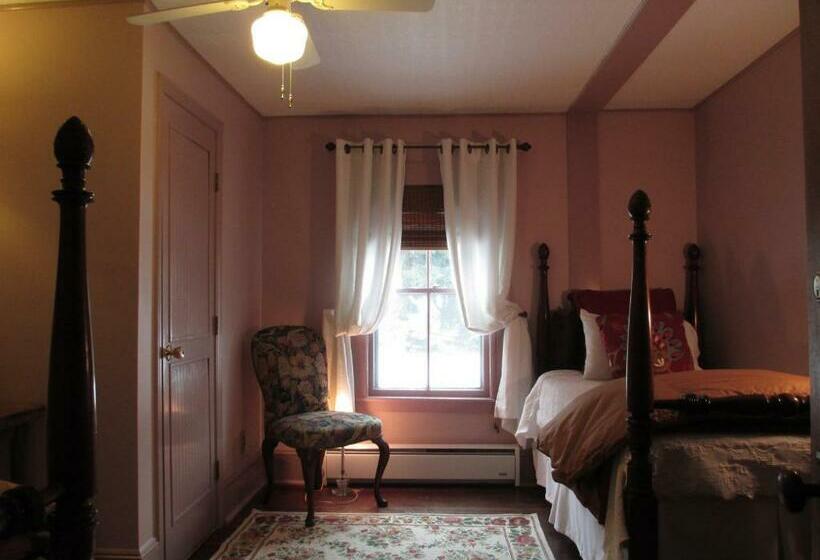 غرفة قياسية, Follansbee Inn