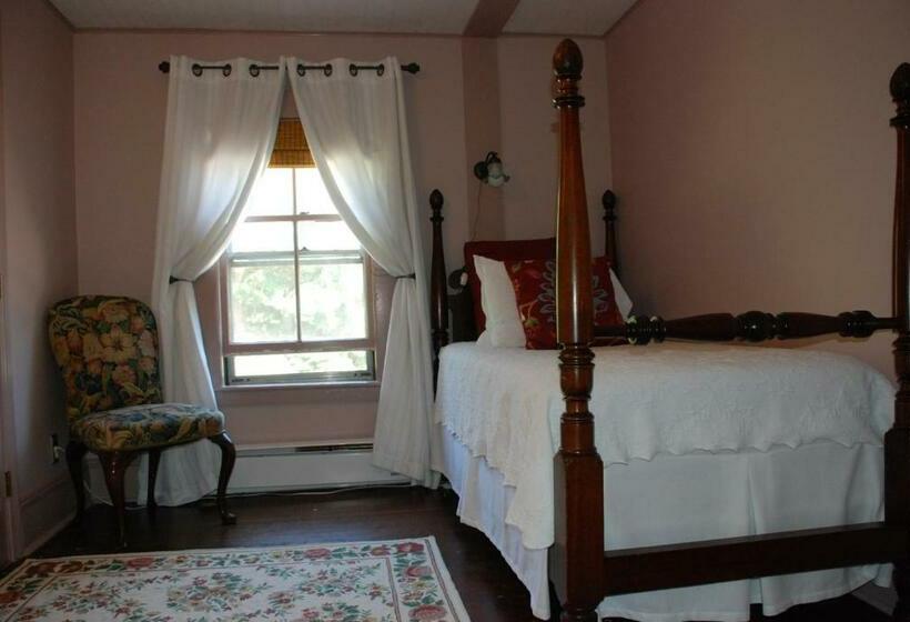 Номер Стандарт, Follansbee Inn
