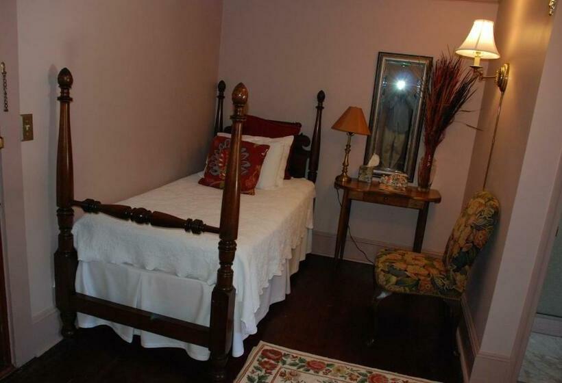 غرفة قياسية, Follansbee Inn