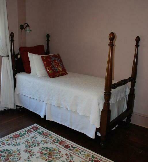 غرفة قياسية, Follansbee Inn