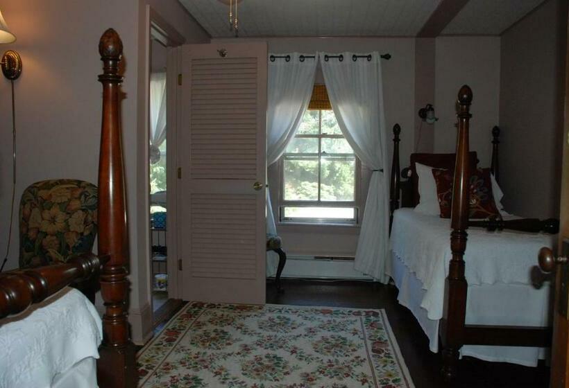 غرفة قياسية, Follansbee Inn