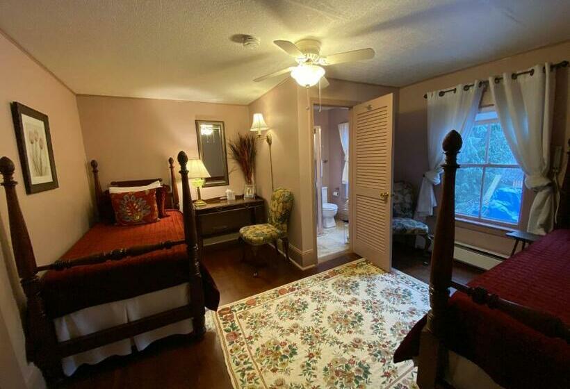 Номер Стандарт, Follansbee Inn
