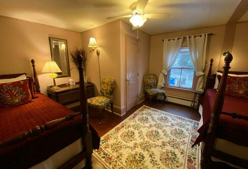 غرفة قياسية, Follansbee Inn