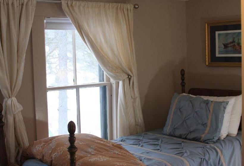 غرفة قياسية, Follansbee Inn