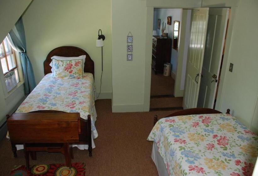 Family Suite, Follansbee Inn