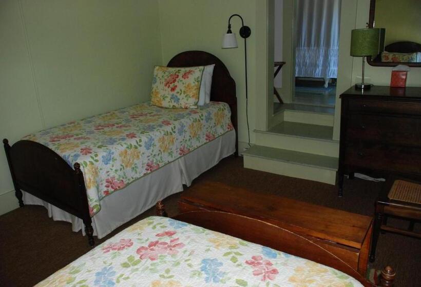 جناح عائلي, Follansbee Inn