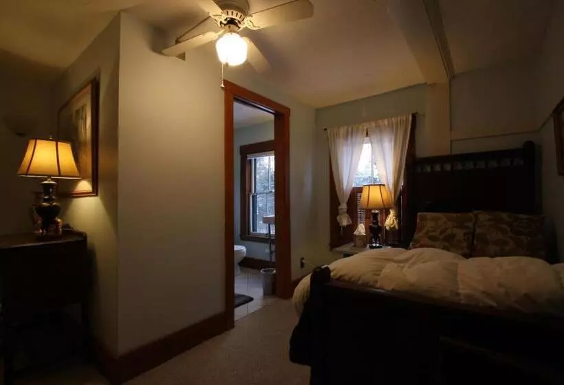 キングサイズベッドのスタンダードルーム, Follansbee Inn