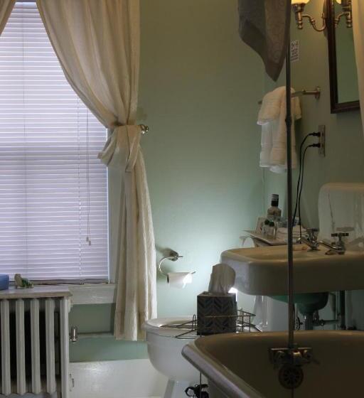 غرفة قياسية, Follansbee Inn