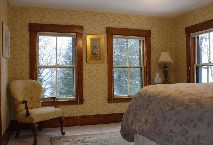 غرفة قياسية, Follansbee Inn