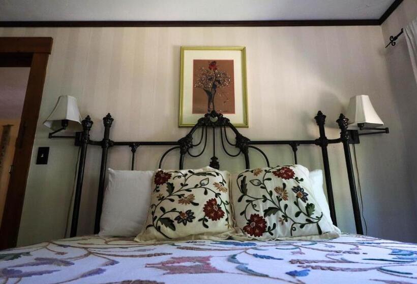 غرفة قياسية, Follansbee Inn