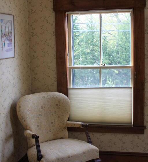 غرفة قياسية, Follansbee Inn