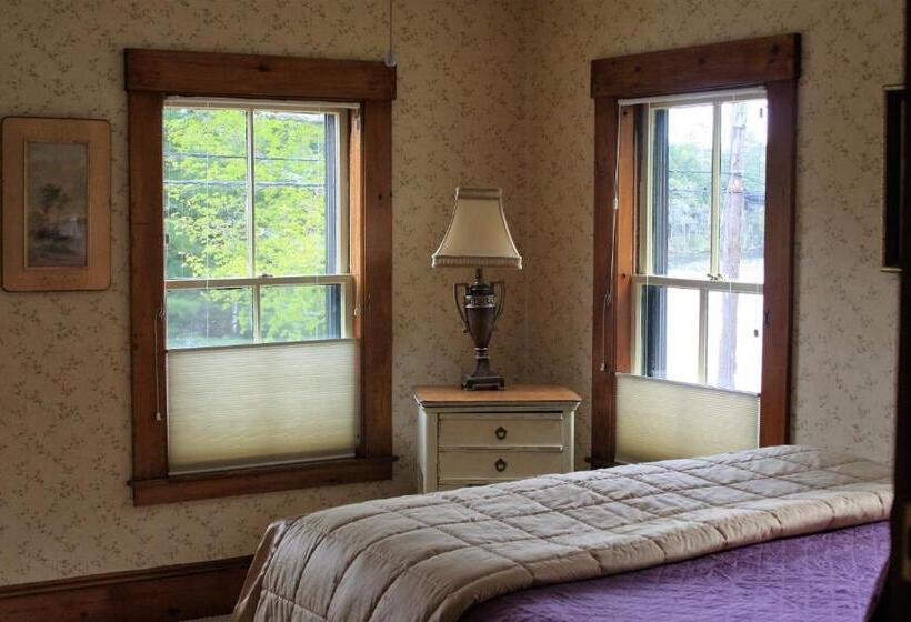 غرفة قياسية, Follansbee Inn