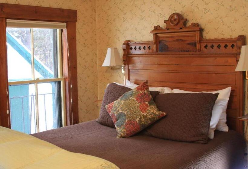 غرفة قياسية, Follansbee Inn