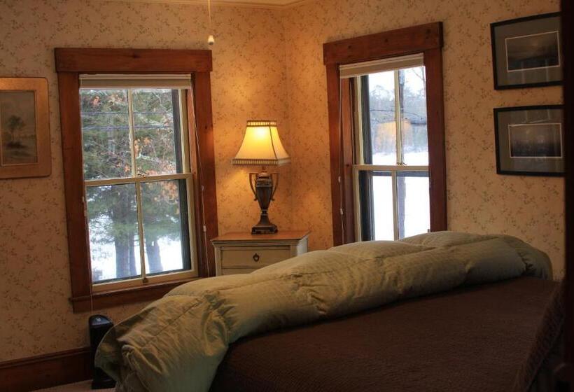 غرفة قياسية, Follansbee Inn