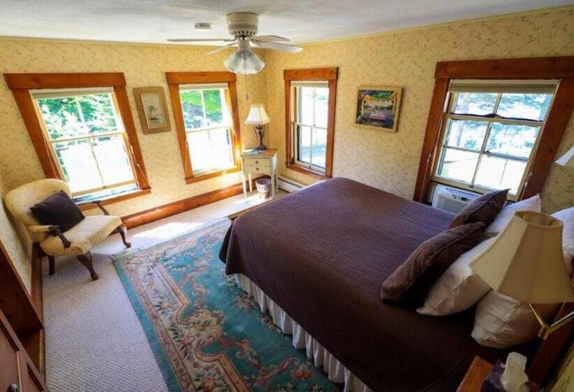 Номер Стандарт, Follansbee Inn
