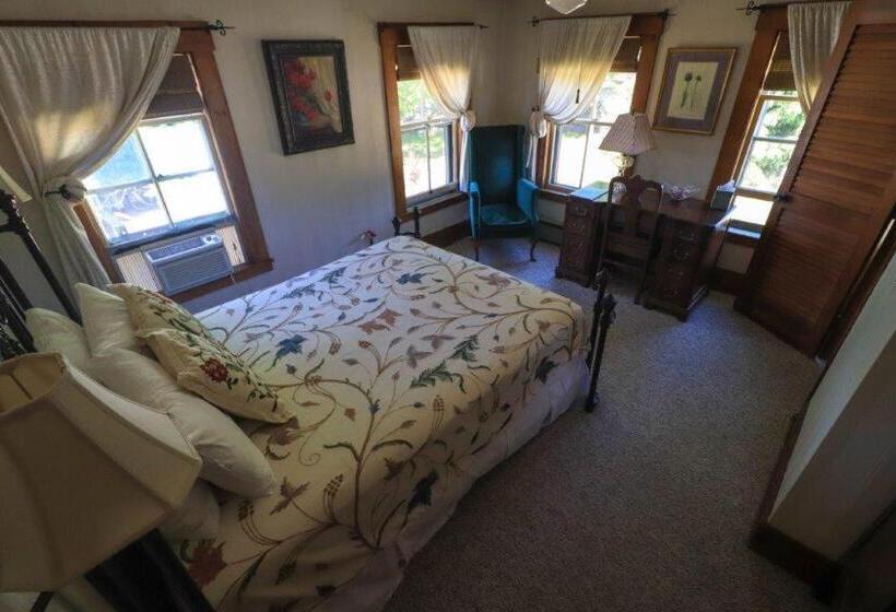 Номер Стандарт, Follansbee Inn