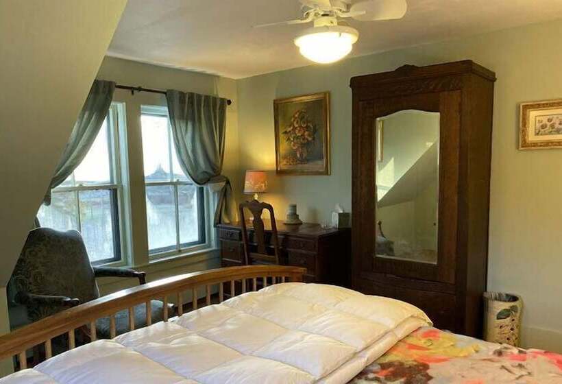 جناح عائلي, Follansbee Inn